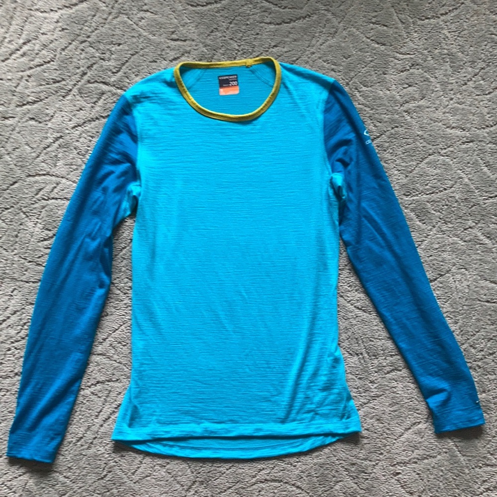 Women’s Small Icebreaker Top